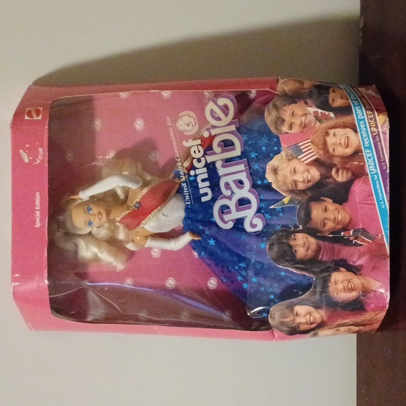 Vintage Unicef Barbie Set - Picture 9 of 16